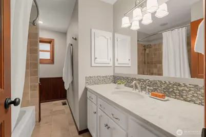 21016 NE 36th Street, Sammamish, WA 98074 - Photo 17