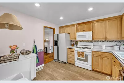 302 N 188th Street, Shoreline, WA 98133 - Photo 13