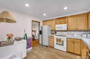 302 N 188th St, Shoreline, WA 98133 - Photo 13