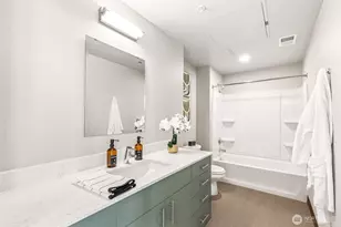 5819 Phinney Ave N, Seattle, WA 98103 - Photo 9