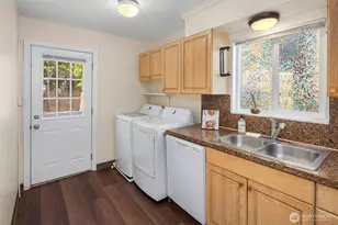 332 NE 50th St, Seattle, WA 98105 - Photo 7
