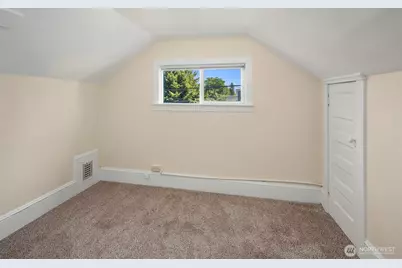 332 NE 50th Street, Seattle, WA 98105 - Photo 13