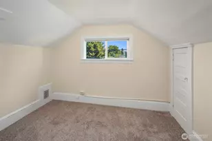332 NE 50th St, Seattle, WA 98105 - Photo 13
