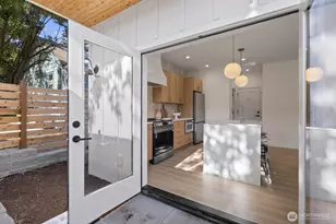 9549 Evanston Ave N, Seattle, WA 98103 - Photo 17