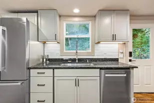 8233 NE 169th St, Kenmore, WA 98028 - Photo 9