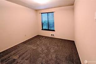 1627 NE 199th Pl, Shoreline, WA 98155 - Photo 9