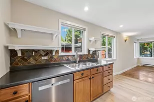 627 SW 106th St, Seattle, WA 98146 - Photo 9