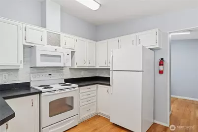 600 NE Saturn Lane, Bremerton, WA 98311 - Photo 7