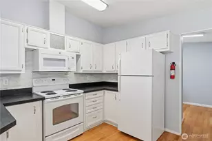 600 NE Saturn Ln, Bremerton, WA 98311 - Photo 7