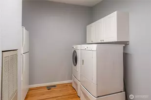 600 NE Saturn Ln, Bremerton, WA 98311 - Photo 9