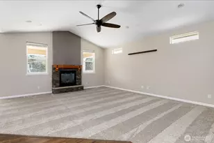 2749 SW Fairway Point Dr, Oak Harbor, WA 98277 - Photo 5