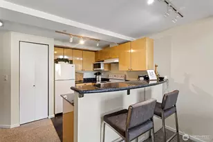 425 Vine St, Seattle, WA 98121 - Photo 5