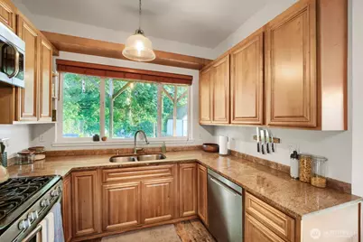 1025 S Donovan Street, Seattle, WA 98108 - Photo 9