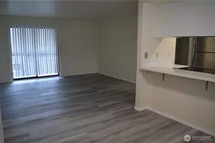 929 N 105th St, Seattle, WA 98133 - Photo 3