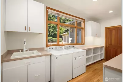 8203 NE Juanita Drive, Kirkland, WA 98033 - Photo 17