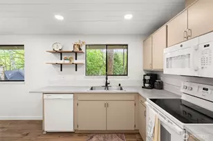 708 NE Eaton Ct, Castle Rock, WA 98611 - Photo 9