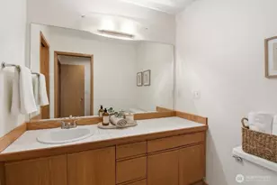 4811 Phinney Ave N, Seattle, WA 98103 - Photo 17
