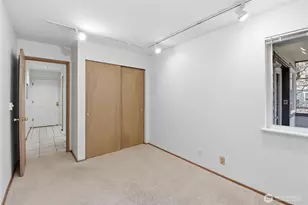 4811 Phinney Ave N, Seattle, WA 98103 - Photo 21