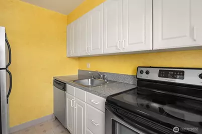 1800 Taylor Avenue N #112, Seattle, WA 98109 - Photo 13