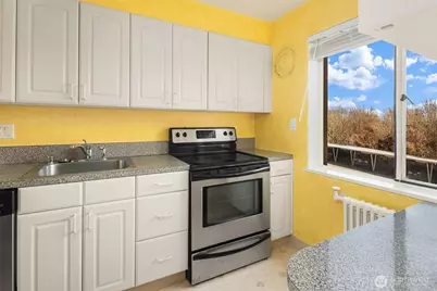 1800 Taylor Avenue N #112, Seattle, WA 98109 - Photo 11
