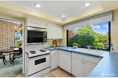 4400 157th Avenue SE, Bellevue, WA 98006 - Photo 9
