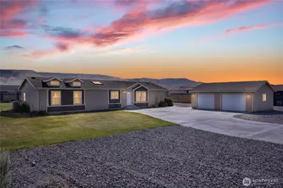 204 Davidson Boulevard SW, Mattawa, WA 99349 - Photo 1