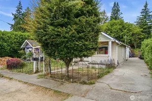 303 S Hartford Ave, Bremerton, WA 98312 - Photo 3