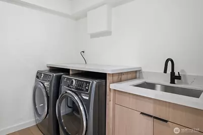 10234 NE 20th Place, Bellevue, WA 98004 - Photo 35