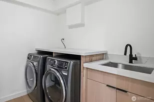 10234 NE 20th Pl, Bellevue, WA 98004 - Photo 35