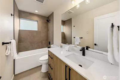9815 Linden Avenue N, Seattle, WA 98103 - Photo 15