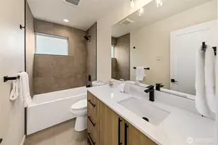 9815 Linden Ave N, Seattle, WA 98103 - Photo 15