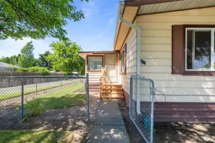 801 NE Dawson St, College Place, WA 99324 - Photo 3