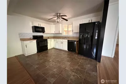 8595 Golden Valley Drive, Maple Falls, WA 98266 - Photo 9