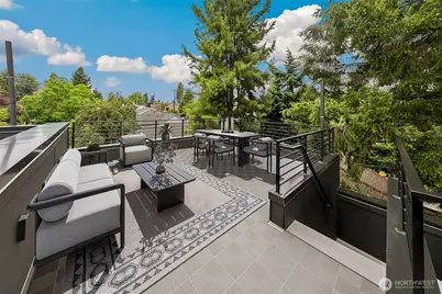 9813 Linden Avenue N, Seattle, WA 98103 - Photo 11