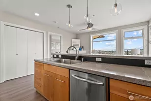 655 Crockett St, Seattle, WA 98109 - Photo 15