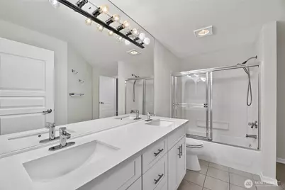 1300 W Boston Street #13, Seattle, WA 98119 - Photo 17