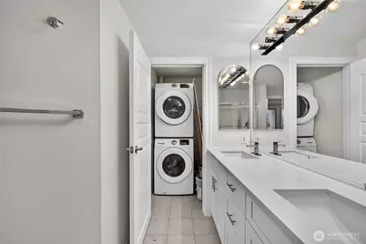 1300 W Boston Street #13, Seattle, WA 98119 - Photo 19