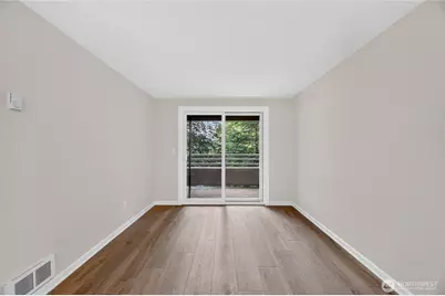 1300 W Boston Street #13, Seattle, WA 98119 - Photo 9