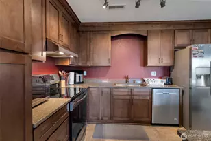 651 SE Bayshore Dr, Oak Harbor, WA 98277 - Photo 5
