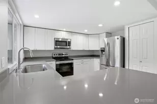 6983 Sunset Ave NE, Bremerton, WA 98311 - Photo 9