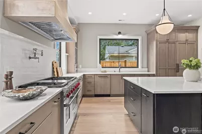 10789 SE 10th Street, Bellevue, WA 98004 - Photo 7