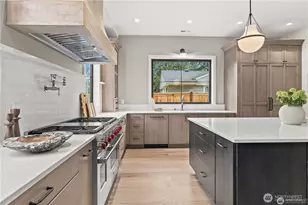 10789 SE 10th St, Bellevue, WA 98004 - Photo 7