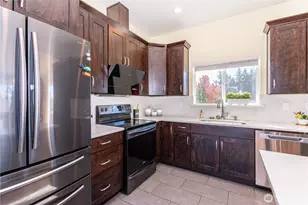 3905 NE 6th St, Renton, WA 98056 - Photo 7