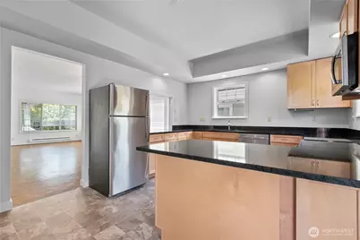 4017 Corliss Avenue N, Seattle, WA 98103 - Photo 19