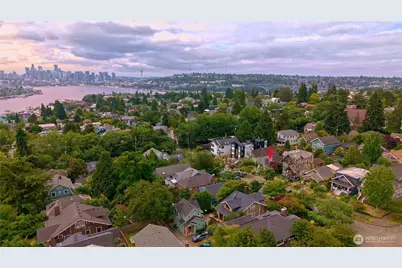 4017 Corliss Avenue N, Seattle, WA 98103 - Photo 3