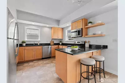 4017 Corliss Avenue N, Seattle, WA 98103 - Photo 17