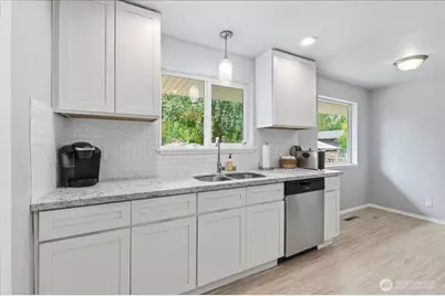 10612 Waller Road E, Tacoma, WA 98446 - Photo 7