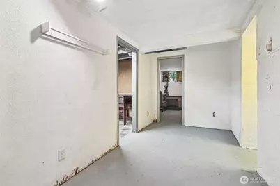8555 30th Avenue NW, Seattle, WA 98117 - Photo 21