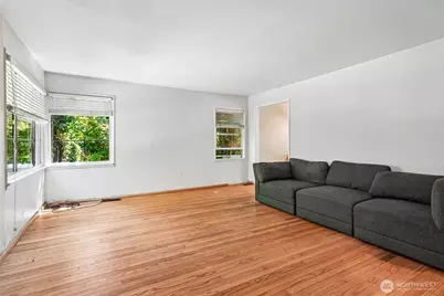 8555 30th Avenue NW, Seattle, WA 98117 - Photo 3