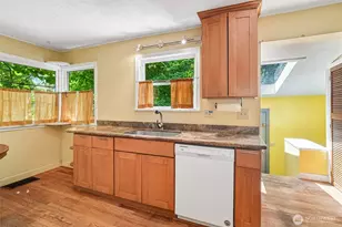 8555 30th Ave NW, Seattle, WA 98117 - Photo 9